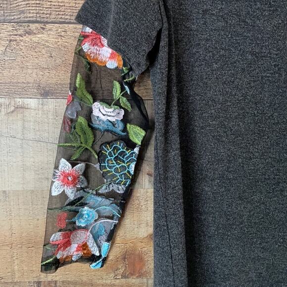 Wonderland by Orange Gray Top Sheer Mesh Floral Embroidered Sleeves Size Small - Picture 3 of 11